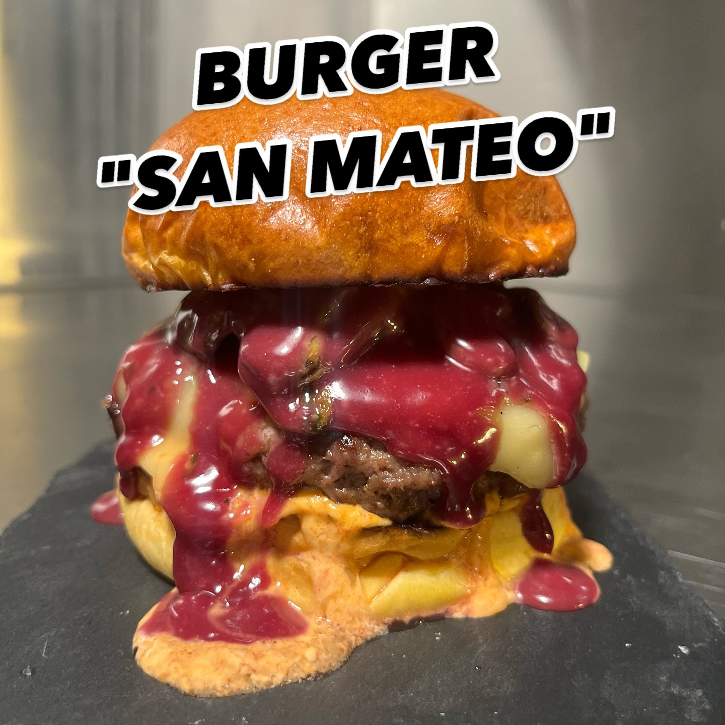 San Mateo, con chuletón, champiñones y salsa de vino tinto